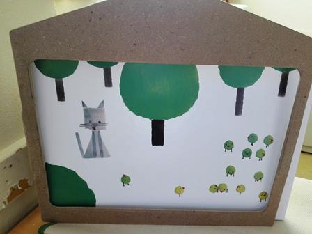 Teatrino con immagini realizzate con forme geometriche