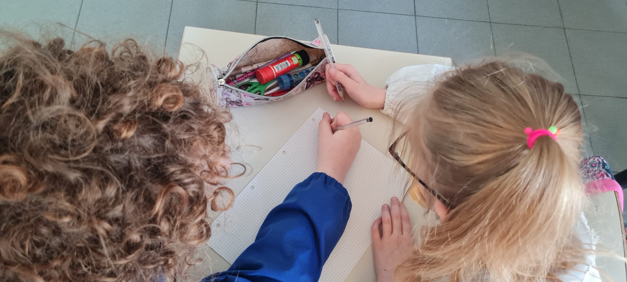 Bambini che scrivono Bambini che scrivono